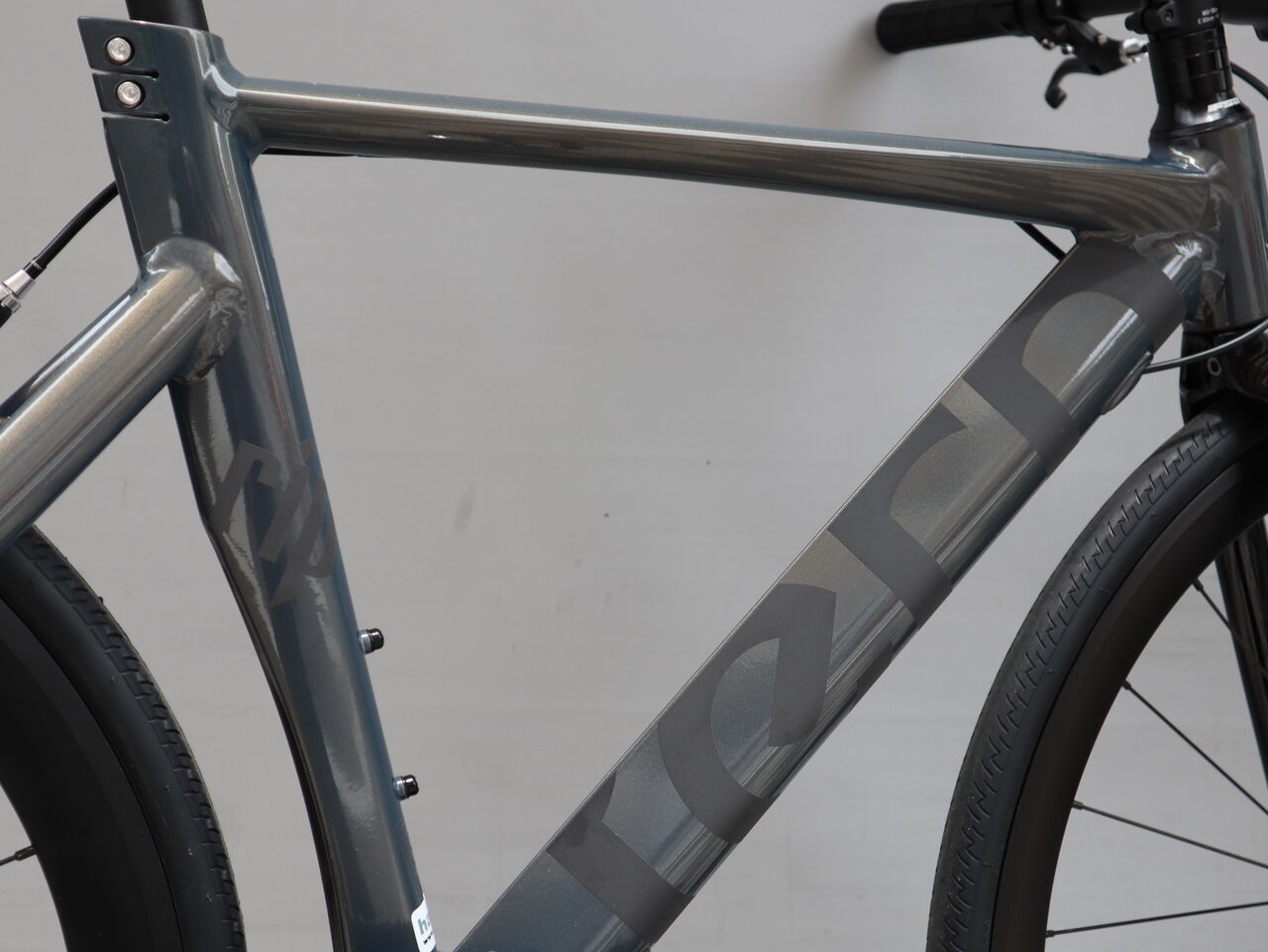 TERN RIP 23年モデル tern TERN ターン RIP リップ ノイジーシルバー 8段変速 クロス