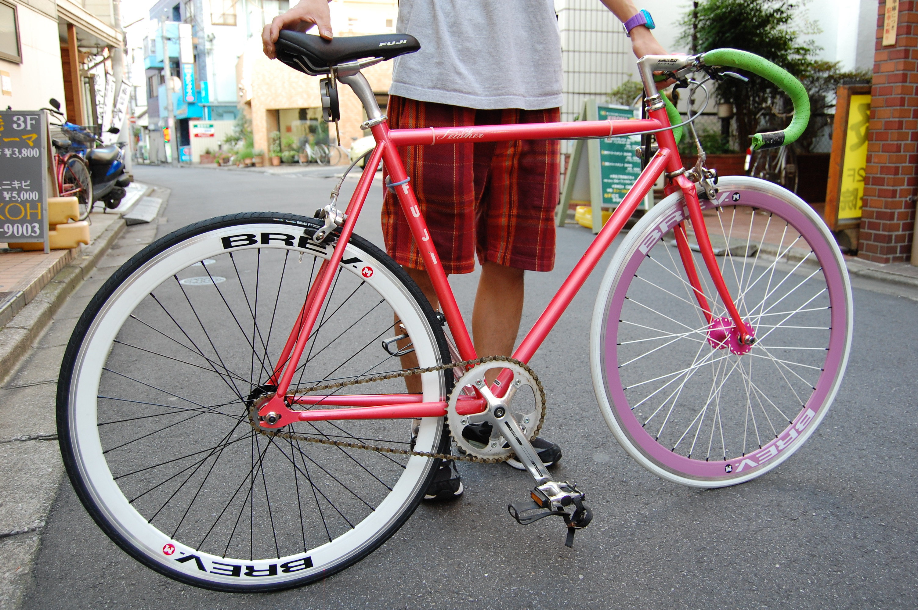 フジ フェザー 520mm サーモンピンク カスタム多数 フジ フェザー 520mm サーモンピンク カスタム多数 ピストバイク専門店