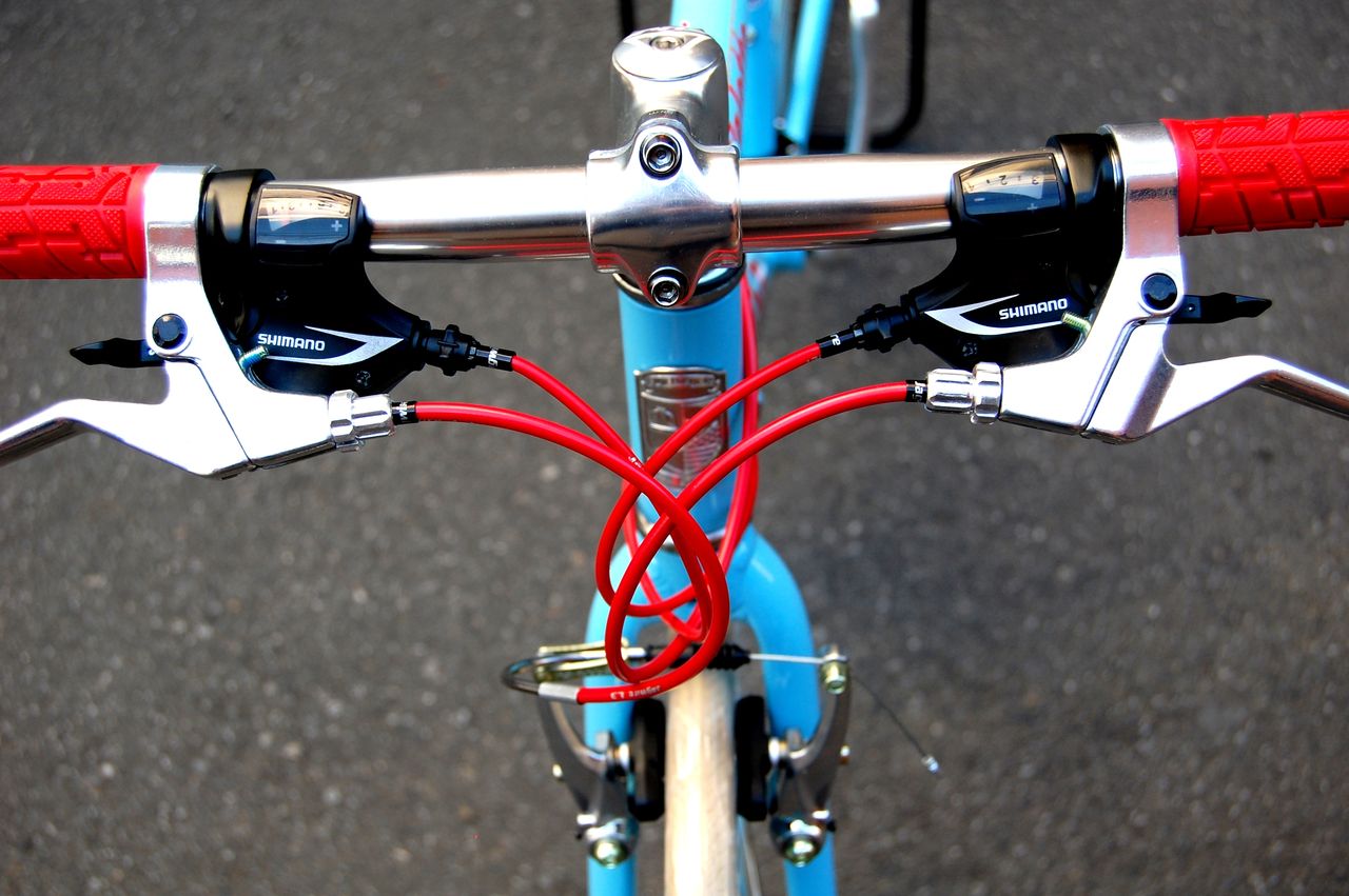 エントリークロスバイクの定番アブソリュートが、パレットと名を