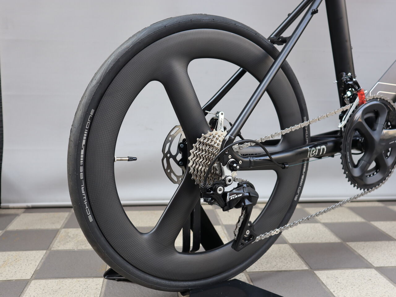 Kitt Custom Carbon Tri-Spoke Wheel のディスクリヤー少量入荷 Kitt Custom Carbon Tri-Spoke Wheel のディスクリヤー少量入荷