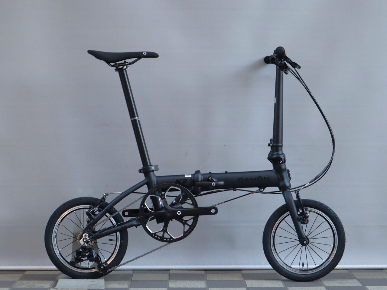 【専用】ダホン（DAHON） K3 2023モデル ガンメタル×マットブラック Amazon | DAHON ダホン K3 折りたたみ自転車 2024年モデル