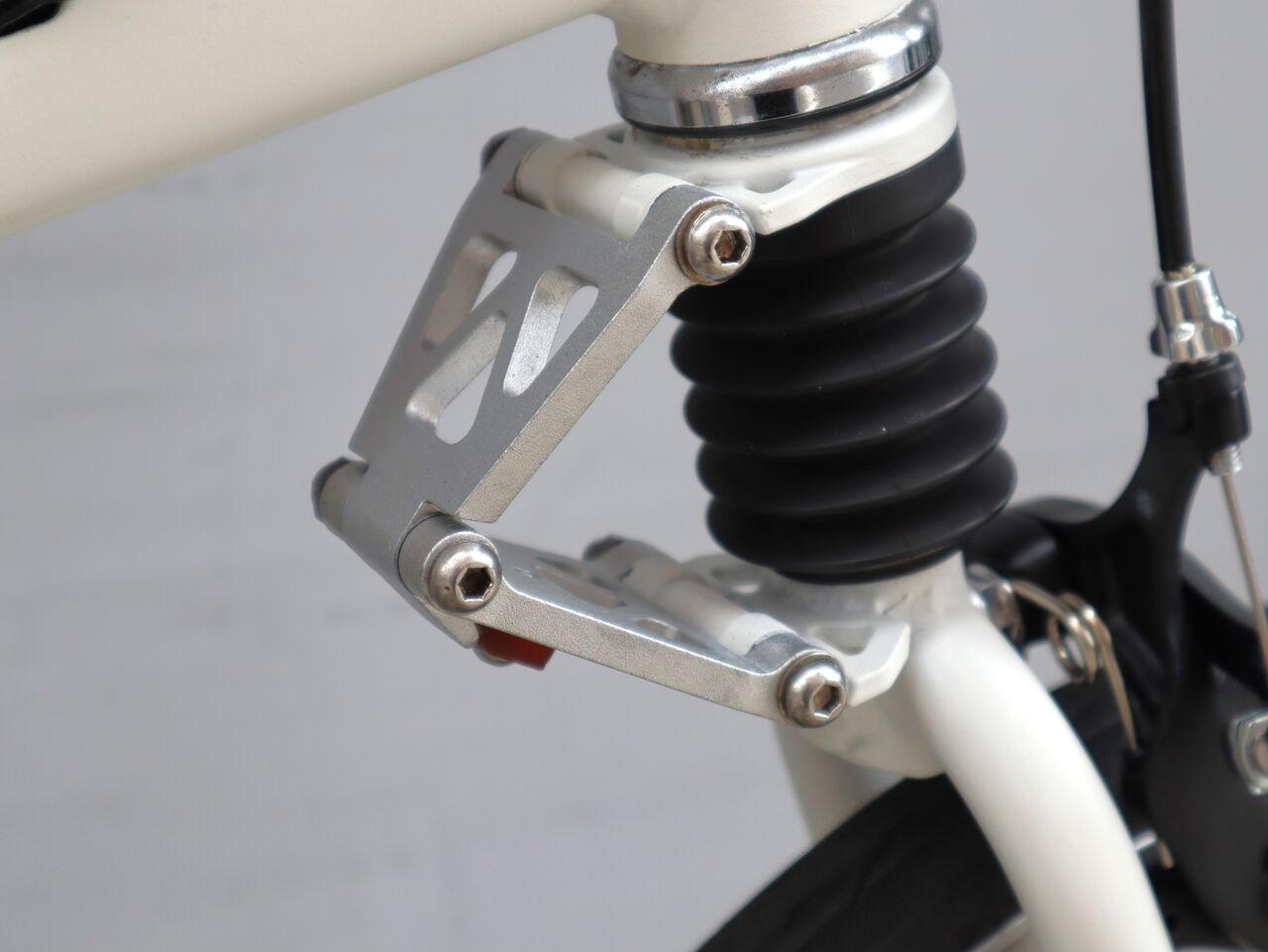 BS MOULTON フロントサスペンション修理依頼【橋輪Blog】 : 橋輪 BS MOULTON フロントサスペンション修理依頼【橋輪Blog】 : 橋輪
