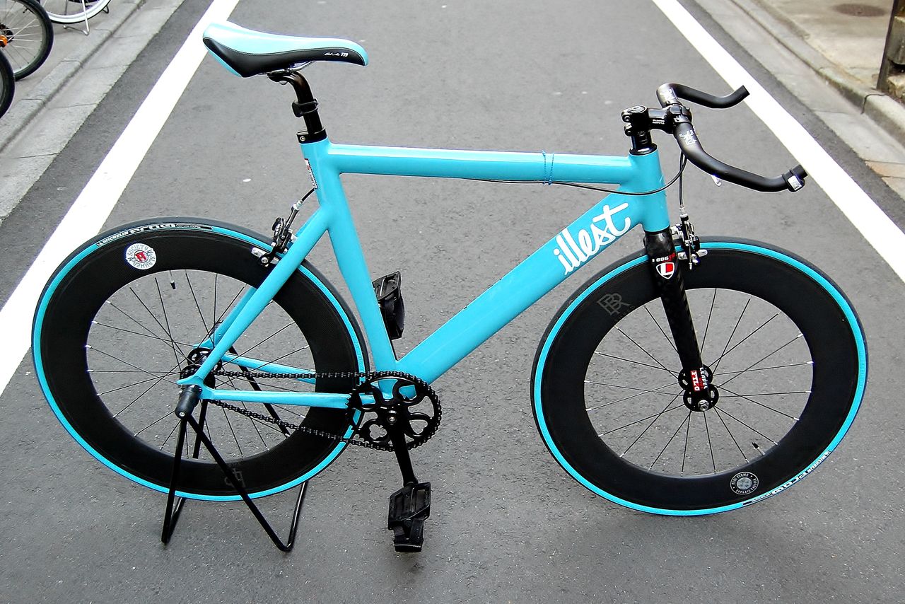 久々、ピストねたLEADER BIKE 来店【橋輪Blog】 : 橋輪