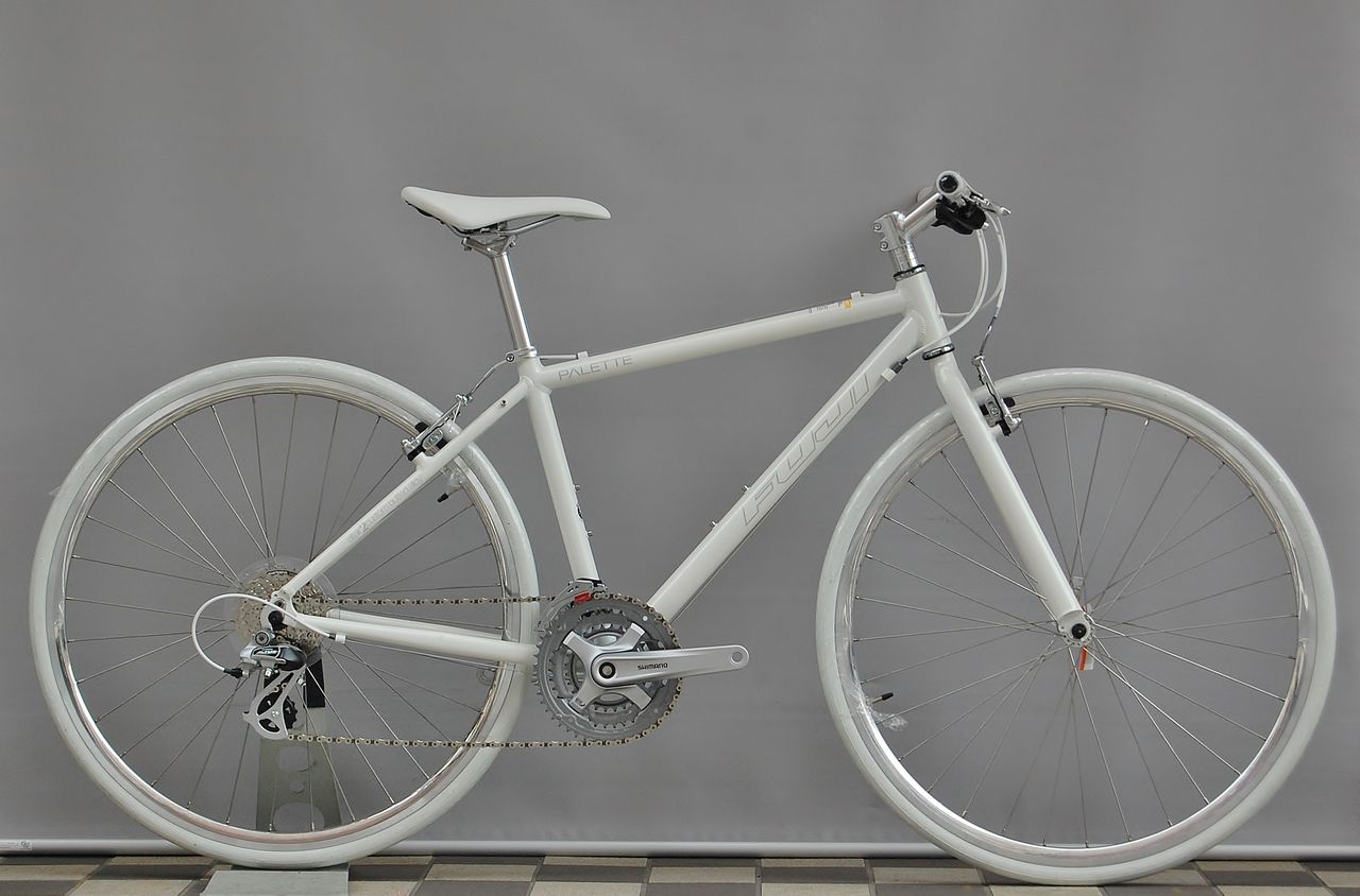 クロスバイク FUJI PALETTE ホワイト 真っ白と言えば！！】FUJIの大人気クロスバイク入荷！【PALETTE