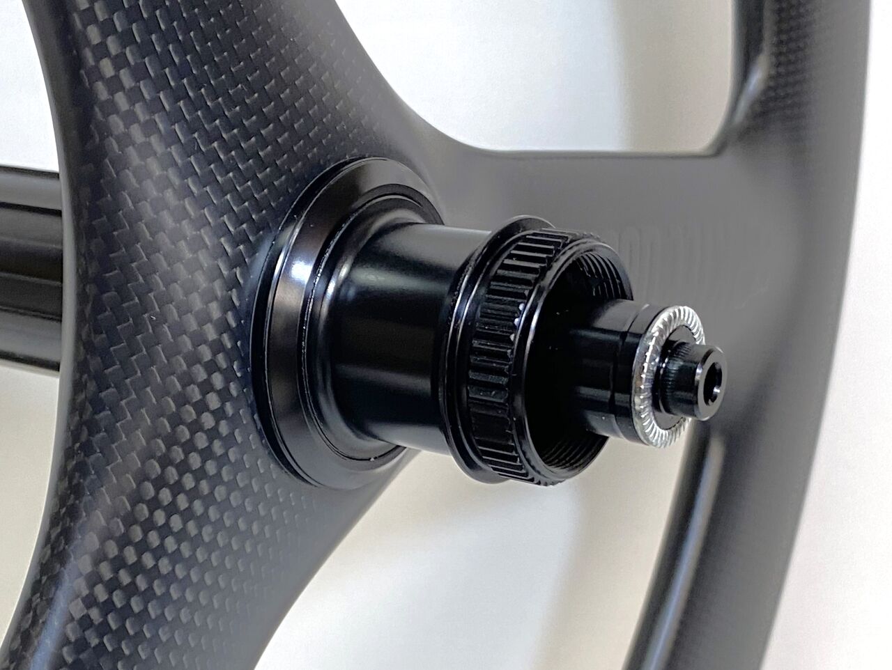 Kitt Custom Carbon Tri-Spoke Wheel のディスクリヤー少量入荷 Kitt Custom Carbon Tri-Spoke Wheel のディスクリヤー少量入荷