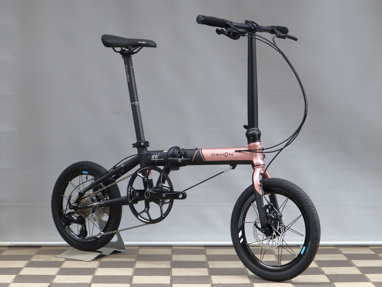 S*a様 送料込 新品 DAHON K9X 限定 ピュアリティーピンク サクラ DAHONのK3とK9Xに限定カラー「ピュアリティーピンク」が登場