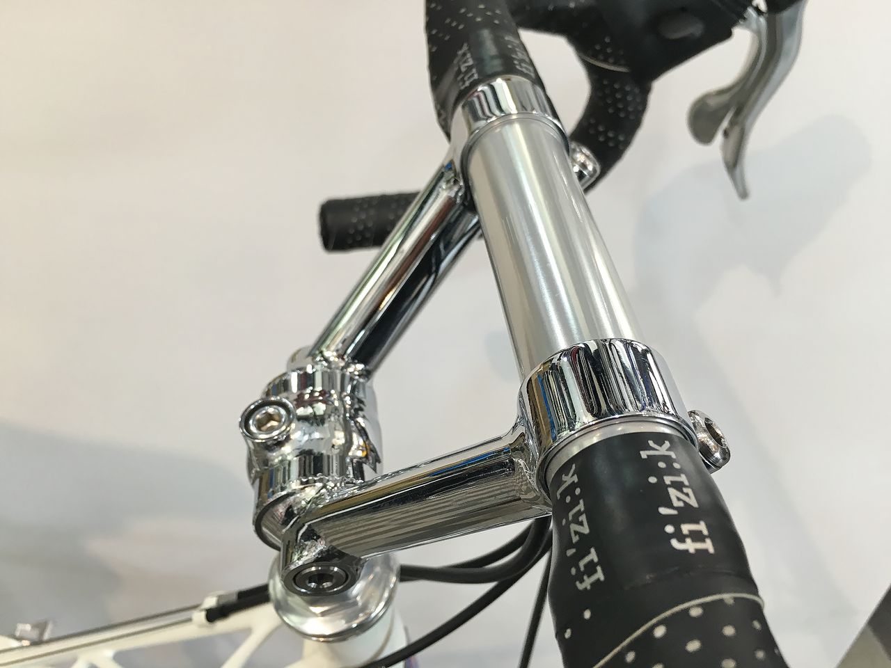 おもしろ&便利グッズ カンパ対応サイクルスタンド【橋輪Blog おもしろ&便利グッズ カンパ対応サイクルスタンド【橋輪Blog