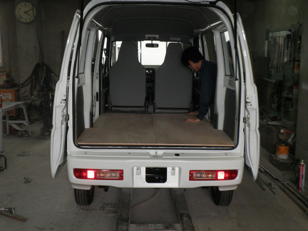 軽バンの荷室板張り加工 撥水道場スタッフのブログ 軽バンの荷室板張り加工 撥水道場スタッフのブログ