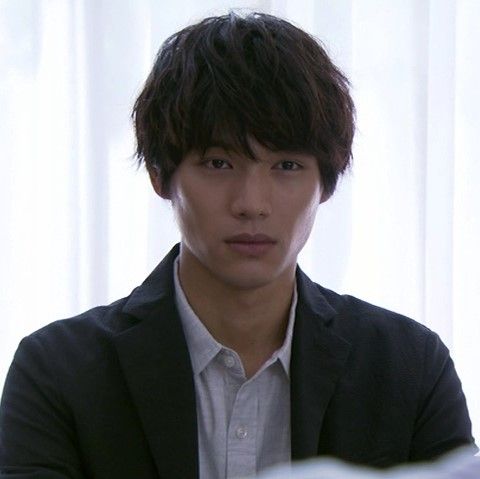 日曜ドラマ 愛してたって 秘密はある 第1話 あの夏 僕は人を殺した 幸せの絶頂で暴かれ始める過去 その秘密 隠し通せるか ドラマキャスト ナビゲーター