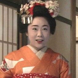 極美品　【 花いくさ 】　DVD 井上真央　仲村トオル　他 岩崎峰子 Amazon.co.jp: 花いくさ~京都祇園伝説の芸妓・岩崎峰子~ [DVD
