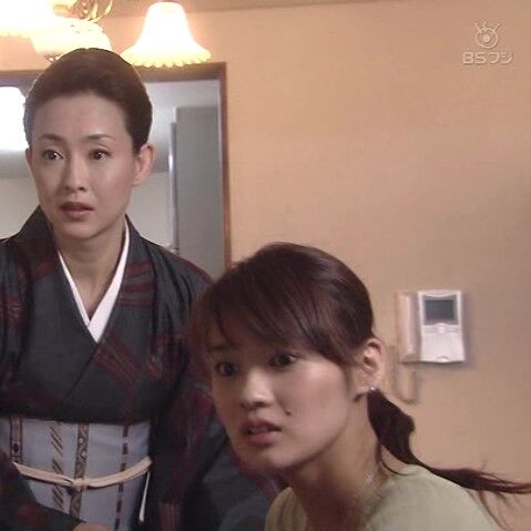 黒い帽子の女