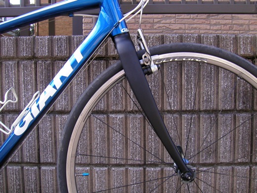 ロードバイク用 ジャイアントエスケープフロントフォーク GIANT ESCAPE R DISC のヘッドパーツ交換を行いました