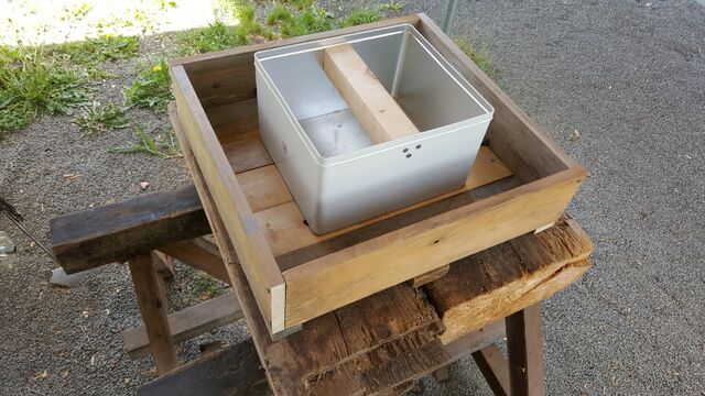 鶏のエサ箱をつくる 自然農菜園 はたけや の作業日誌