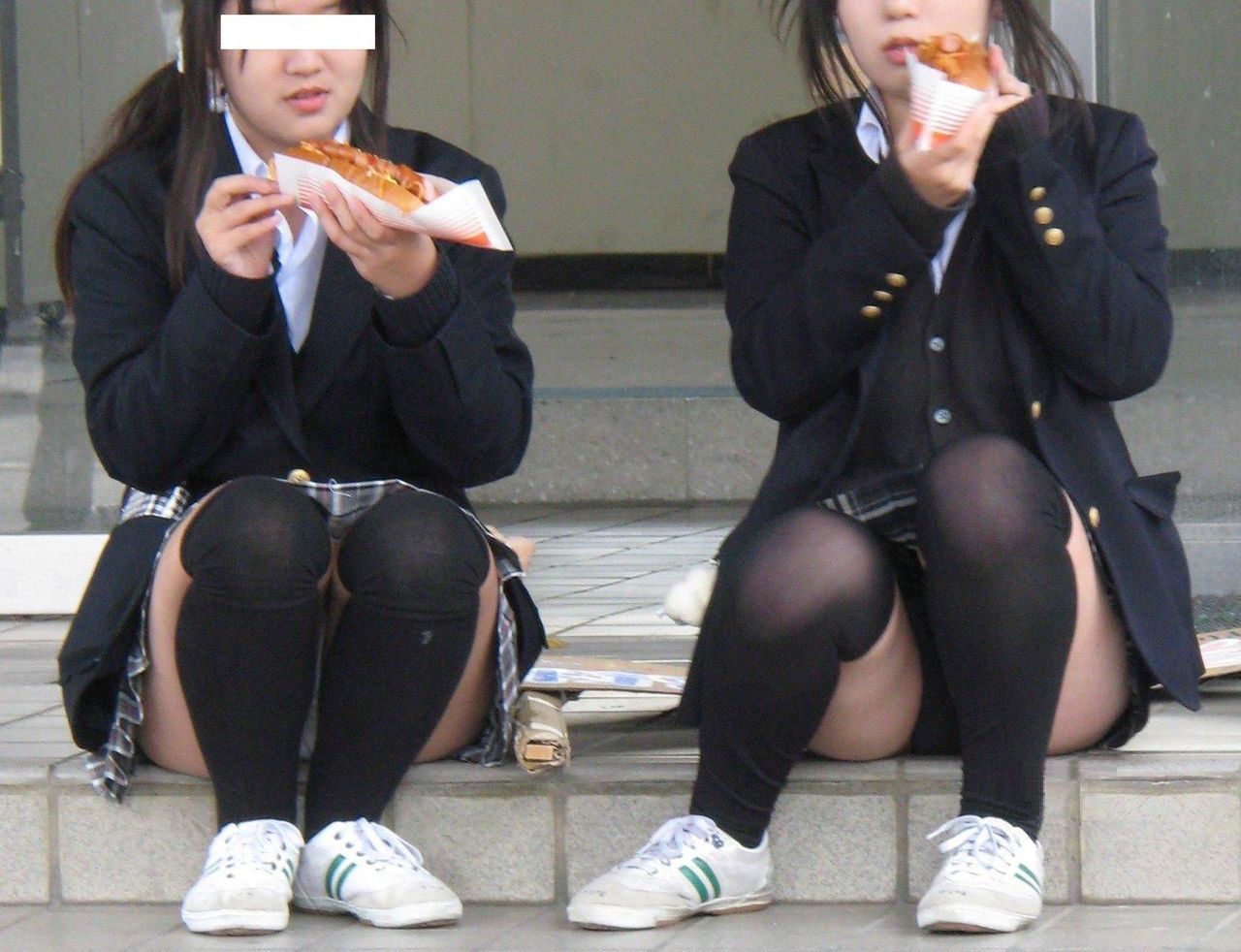 Schoolgirl Handjob Under The Table To A Classmate In A Chemistry Lesson