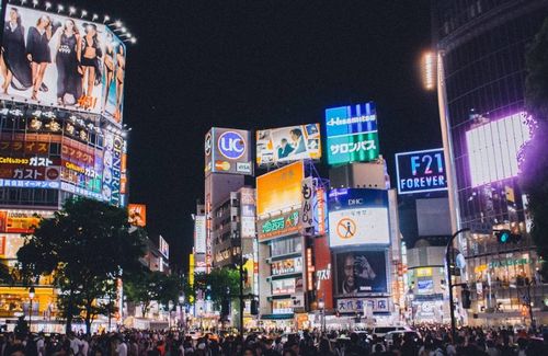 shibuya-crossing-923000_1280-1060x706