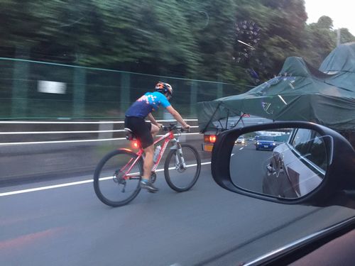 こんなだから自転車は邪魔って言われちゃうんだよぉ スリップストリーム街中で披露するなよぉ