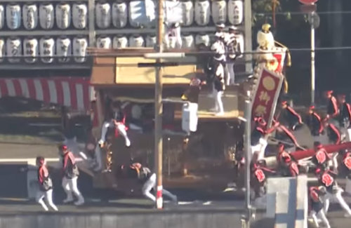 大阪で行われただんじり祭り、事故が相次ぎ2人死亡…けが人も続出