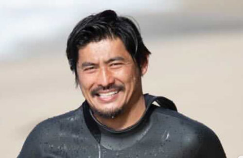 難病で無期限活動休止中の俳優 坂口憲二さんの現在の様子がコチラ セカンドキャリアを満喫してたｗｗｗ 人気の アプリ コミック にどっぷりハマって暇なし生活