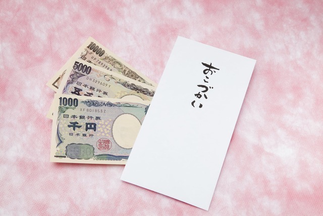 高校生「お小遣い5000円って絶対足りないと思うんですけど」⇒ネットで大論争に!正直どう思う?