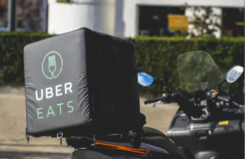 無届けバイクでウーバーイーツ配達した男が書類送検！125cc以上の 