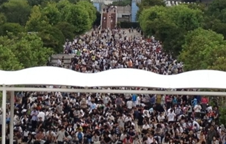 【C82】コミケ初日は昨年夏と同じ16万人が来場！今回 …