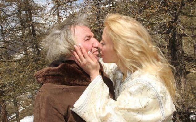 Amphoux-and-wife-kissing-large_trans_NvBQzQNjv4BqM37qcIWR9CtrqmiMdQVx7CH0-jRUT4rHK8EgtaGoQwQ.jpg