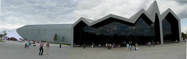 800px-Riverside_Museum,_front_panoramic