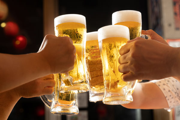 【アル中朗報】減税で10月から「ビール」安くなるかも！ただし◯◯では・・・
