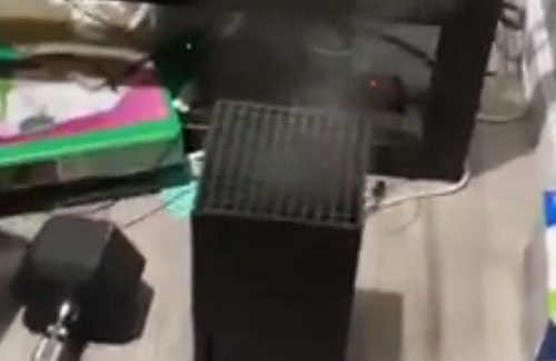 【悲報】次世代機『Xbox Series X』排気口から煙が上がる動画が投稿されてしまう…