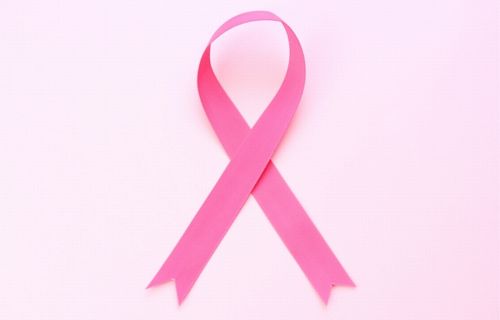 炎上 女性に乳がん検診を啓発する ピンクリボン キャンペーン 受賞したポスターがどれも女性を馬鹿にしすぎと批判 これは 人気の アプリ コミック にどっぷりハマって暇なし生活