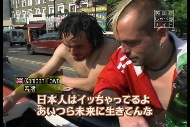 画像 世界よこれが日本だ 秋葉原でこの世の終わりみたいな光景を眺める外国人観光客がシュールすぎる はちま起稿