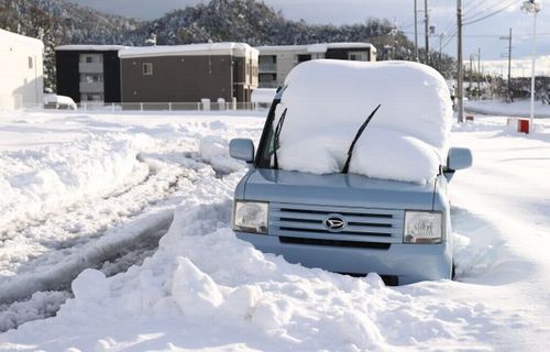 マジ注意 雪にお湯をかけて溶かす行為 絶対にダメ もしやると想像以上に悲惨で危険な事になるぞ 正しい雪の溶かし方はこちら はちま起稿