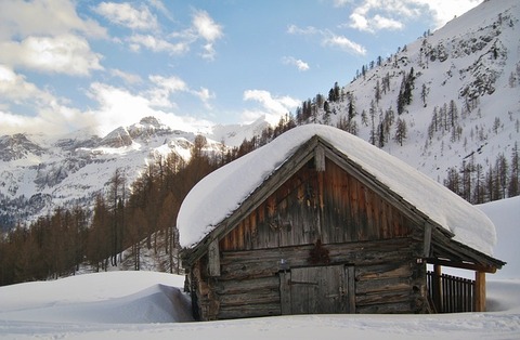 雪の山小屋