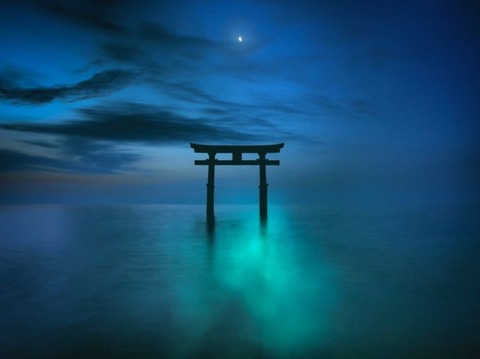 8時の空