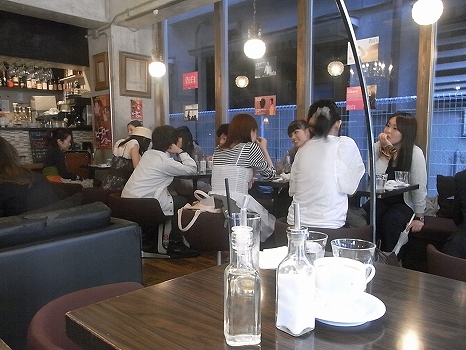読者モデルがスタッフ 店員も雰囲気もおしゃれなカフェで一休み 原宿 Milk Cafe 原宿 恵比寿 銀座大好き 新米フードアナリスト ハツのブログ