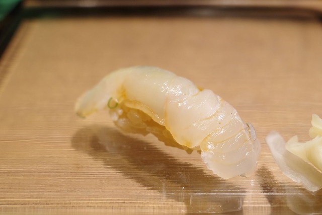 R0008915