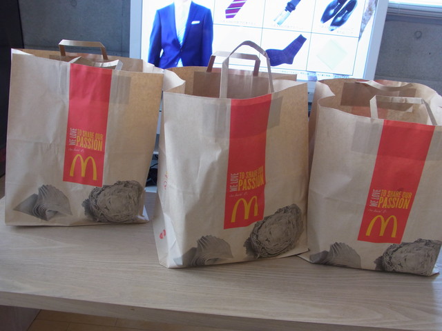 Big America で繋がる 広がる マックdeミーティング に参加して マック1万円分でお誕生日パーティをしました マクドナルド 聖路加タワー店 築地 恵比寿 銀座大好き 新米フードアナリスト ハツのブログ Big America で繋がる 広がる マックdeミーティング に参加して マック1万円分でお誕生日パーティをしました マクドナルド 聖路加タワー店 築地 恵比寿 銀座大好き 新米フードアナリスト ハツのブログ