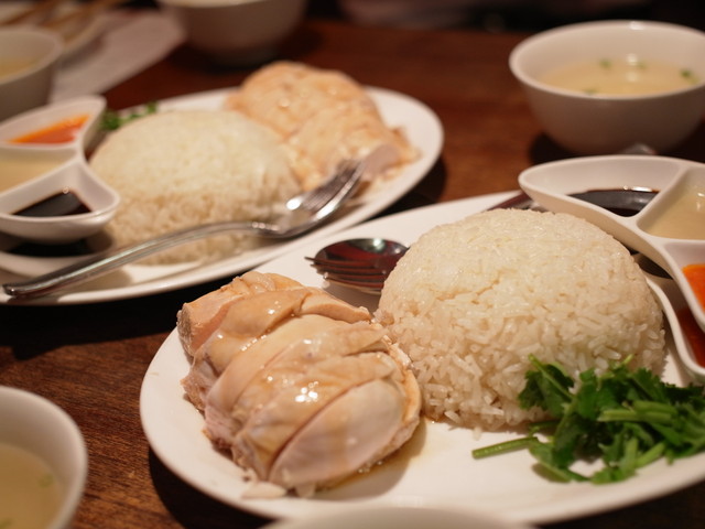 本場のシンガポール料理を日本向けにアレンジしたメニューの数々 海南鶏飯 は安定の美味しさ 海南鶏飯食堂 麻布店 ハイナンジーファンショクドウ 麻布十番 恵比寿 銀座大好き 新米フードアナリスト ハツのブログ 本場のシンガポール料理を日本向けにアレンジしたメニューの数々 海南鶏飯 は安定の美味しさ 海南鶏飯食堂 麻布店 ハイナンジーファンショクドウ 麻布十番 恵比寿 銀座大好き 新米フードアナリスト ハツのブログ