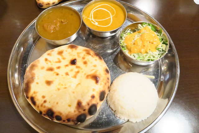 チーズがとろ りとろけるナンが美味しい 本場インド人が作るカレーランチが人気です マンダップ Mandap 虎ノ門 恵比寿 銀座大好き 新米フードアナリスト ハツのブログ