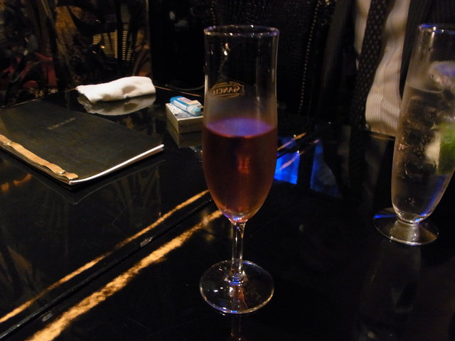恵比寿駅の目の前で ラグジュアリー オアシス 大きな水槽を眺めながらのエロい空間 Aqa Restaurant Bar Luxis アクア レストラン アンド バー ラグシス 恵比寿 恵比寿 銀座大好き 新米フードアナリスト ハツのブログ 恵比寿駅の目の前で ラグジュアリー オアシス 大きな水槽を眺めながらのエロい空間 Aqa Restaurant Bar Luxis アクア レストラン アンド バー ラグシス 恵比寿 恵比寿 銀座大好き 新米フードアナリスト ハツのブログ