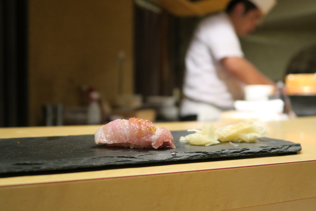 新橋 おまかせ握りと飲み放題コースがお得 上質なカウンターでしっぽり味わう 天鮨 新橋本店 恵比寿 銀座大好き 新米フードアナリスト ハツのブログ