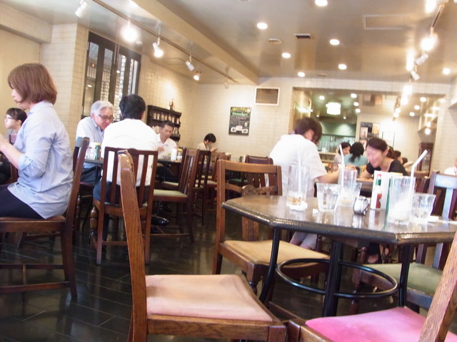 新宿駅前で人気のパスタランチに再訪問。ひとりでもゆっくりできるお店です。「Le cafe dubleve（ル・カフェ