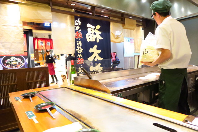 大阪 大阪ミナミ本場の味を体感できるカウンター ボリューム満点のお好み焼ランチ 福太郎 梅田店 恵比寿 銀座大好き 新米フードアナリスト ハツのブログ