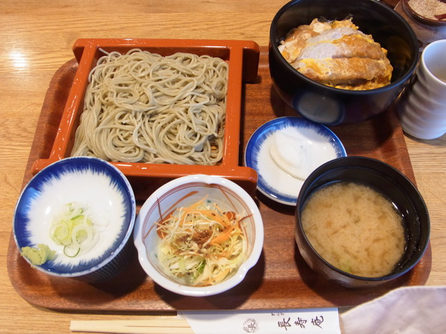 創業77年の老舗お蕎麦屋さん しっかり出汁のきいた丼定食は絶品です 采女町 長寿庵 東銀座 恵比寿 銀座大好き 新米フードアナリスト ハツのブログ