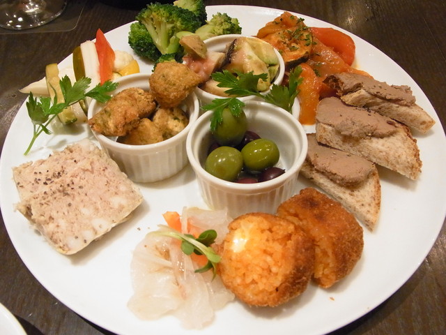 ピザやパスタが美味しいと噂の隠れ家イタリアンバール 女子会やパーティにも使えるお店です Garni Diner 恵比寿 恵比寿 銀座大好き 新米フードアナリスト ハツのブログ