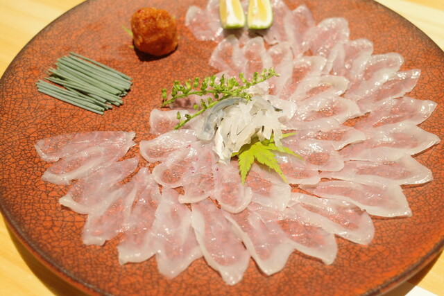 六本木 刺身に唐揚げ焼きにお鍋 ヒレ酒までふぐを余すことなく堪能できる贅沢コース ふぐ利俊 恵比寿 銀座大好き 新米フードアナリスト ハツのブログ