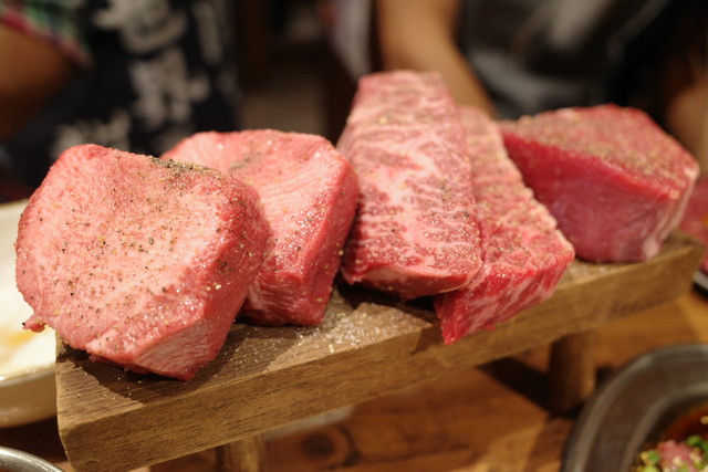 渋谷 分厚いお肉の盛り合わせはインパクト抜群 ワイワイ楽しめる焼肉 ここから 渋谷道玄坂店 恵比寿 銀座大好き 新米フードアナリスト ハツのブログ 渋谷 分厚いお肉の盛り合わせはインパクト抜群 ワイワイ楽しめる焼肉 ここから 渋谷道玄坂店 恵比寿 銀座大好き 新米フードアナリスト ハツのブログ