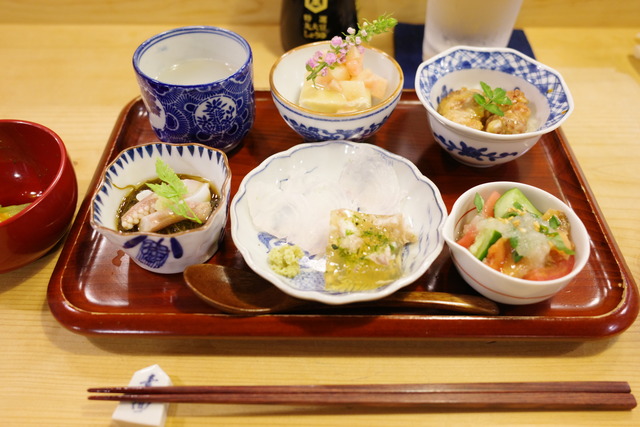 【勝どき】2,800円のお通しに感動…！路地裏の隠れ家で日本酒とつまみ「食堂 ユの木」