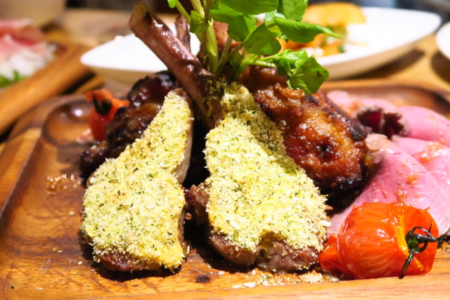 秋葉原 雑居ビルにオシャレな隠れ家現る 知らないとたどり着けない肉バル 秋葉原 肉バル1 恵比寿 銀座大好き 新米フードアナリスト ハツのブログ