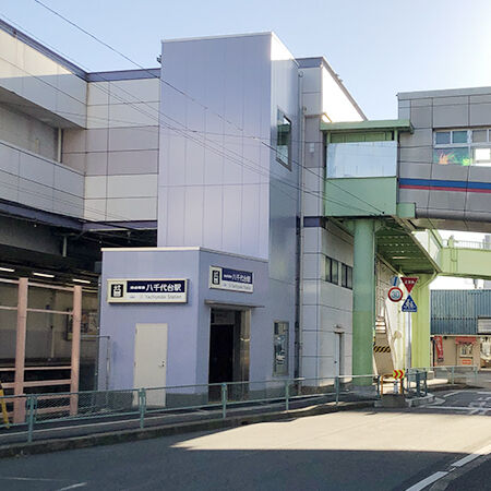 西口エレベータレタッチ済